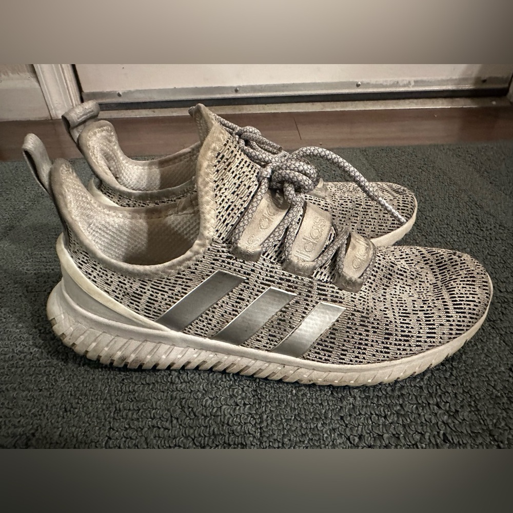 Adidas Kaptir 2 men’s 10 - Gray and white with silver strips